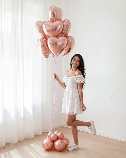 Bouquet flotante "Romance Rose Gold" de globos corazón con helio en rose gold con base a juego — Perú Balloons, Lima