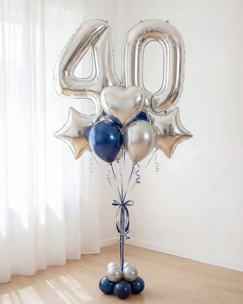 "Bouquet de Números Gigantes con Helio — Plata y Azul Marino": número 40, corazón y estrellas foil, cumpleaños — Perú Balloons, Lima