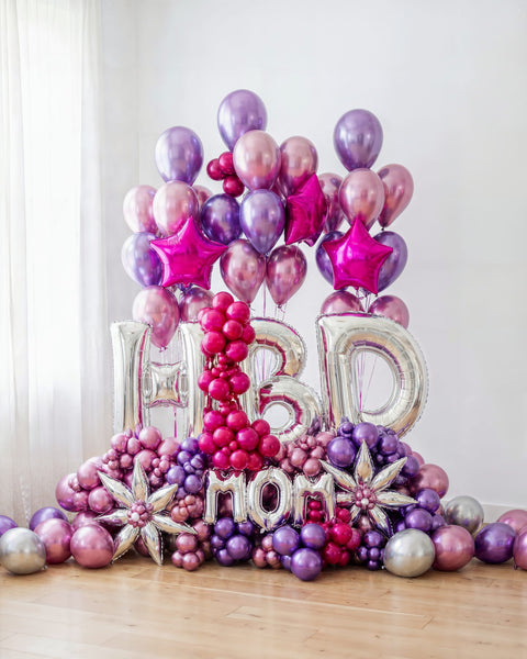 Decoración de globos "Majestic" para cumpleaños de mamá en morado, fucsia y plata, con letras "HBD mom" y estrellas — Perú Balloons, Lima