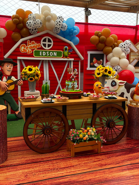 "Decoración temática infantil" de granja con guirnalda de globos café, blanco y azul y estampado de vaca — Perú Balloons, Lima