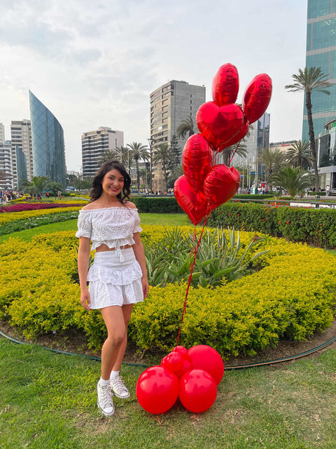 "Bouquet de globos con helio rojos" con corazones foil y base de globos redondos — Perú Balloons, Lima