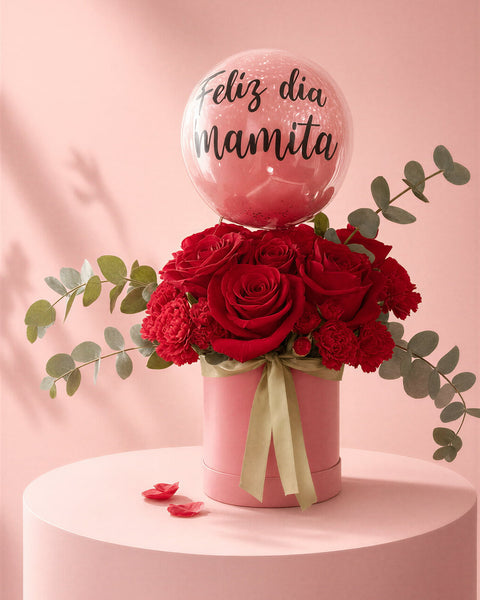 Caja floral "Eterna" para Día de la Madre con rosas y claveles rojos, eucalipto y burbuja "Feliz día mamita" — Perú Balloons, Lima