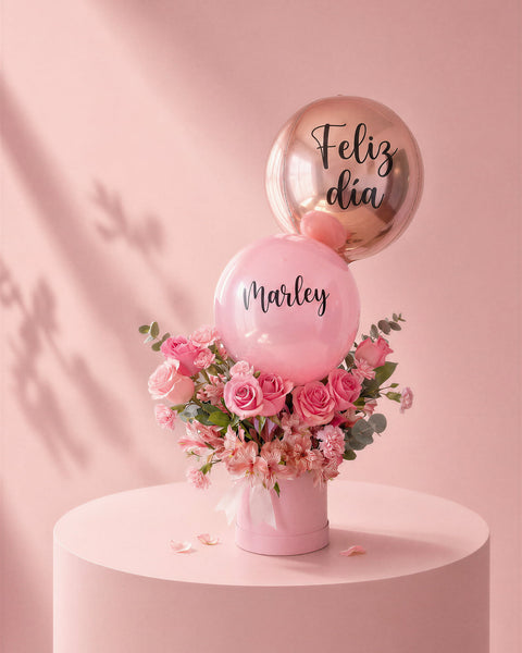 Caja floral "Rozagante" en rosa con rosas, claveles y alstroemeria, globos "Feliz día" y "Marley" — Perú Balloons, Lima