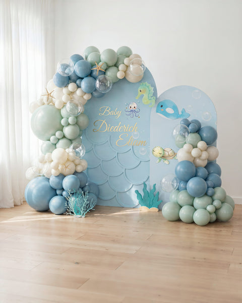 Decoración de globos "Aqua Marine" para baby shower bajo el mar en azul y verde sage, con caballito de mar y tortuga — Perú Balloons, Lima