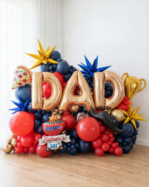 Decoración de globos "Champion Dad" para Día del Padre en azul marino, rojo y dorado, con letras DAD, trofeo y bigote — Perú Balloons, Lima