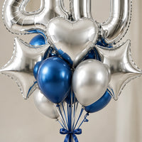 Bouquet de globos 40 plateados y azules, detalle del corazón, las estrellas y el lazo azul
