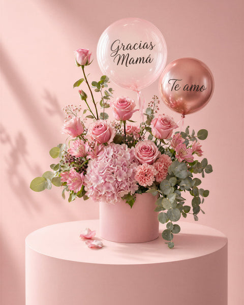 Caja floral "Esencia de Mamá" para Día de la Madre en rosa con rosas, hortensia y burbuja "Gracias Mamá" — Perú Balloons, Lima