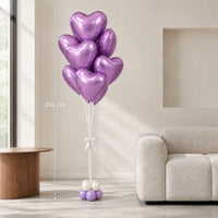 Ramo de globos de corazón lila junto a un sofá, con medidas indicadas de 200 cm de alto y 70 cm de ancho.