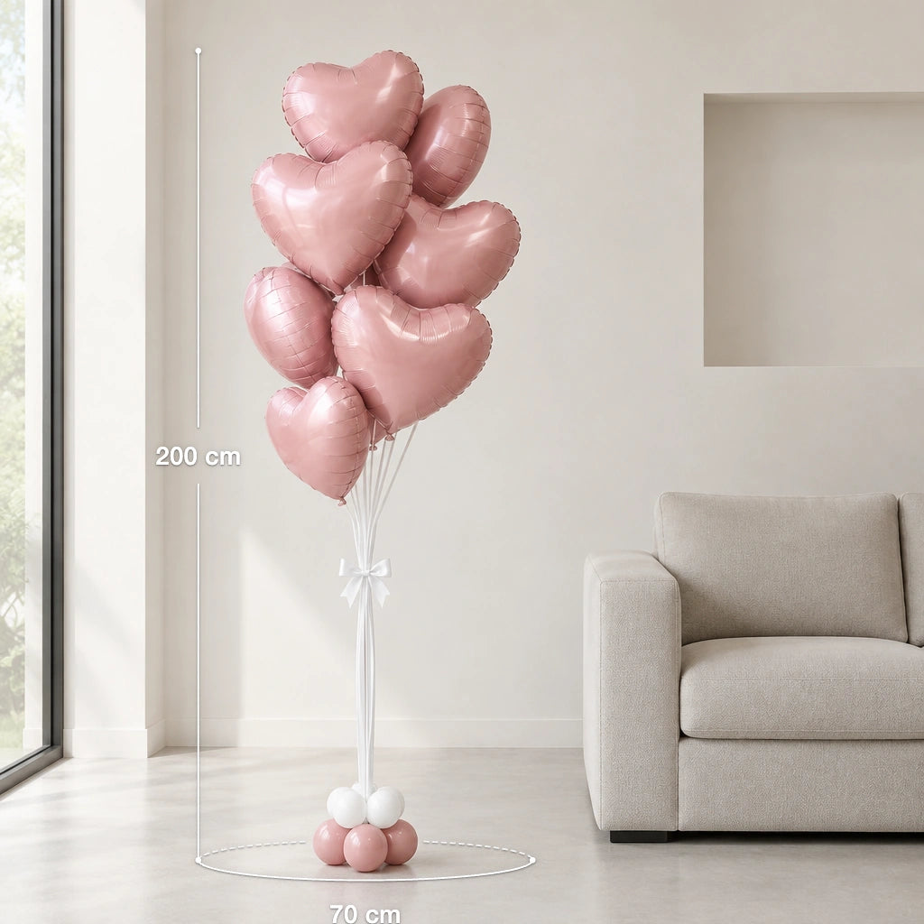 Ramo de corazones rosa junto a un sofá, con medidas indicadas de 200 cm de alto y 70 cm de ancho.