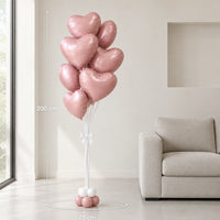 Ramo de corazones rosa junto a un sofá, con medidas indicadas de 200 cm de alto y 70 cm de ancho.