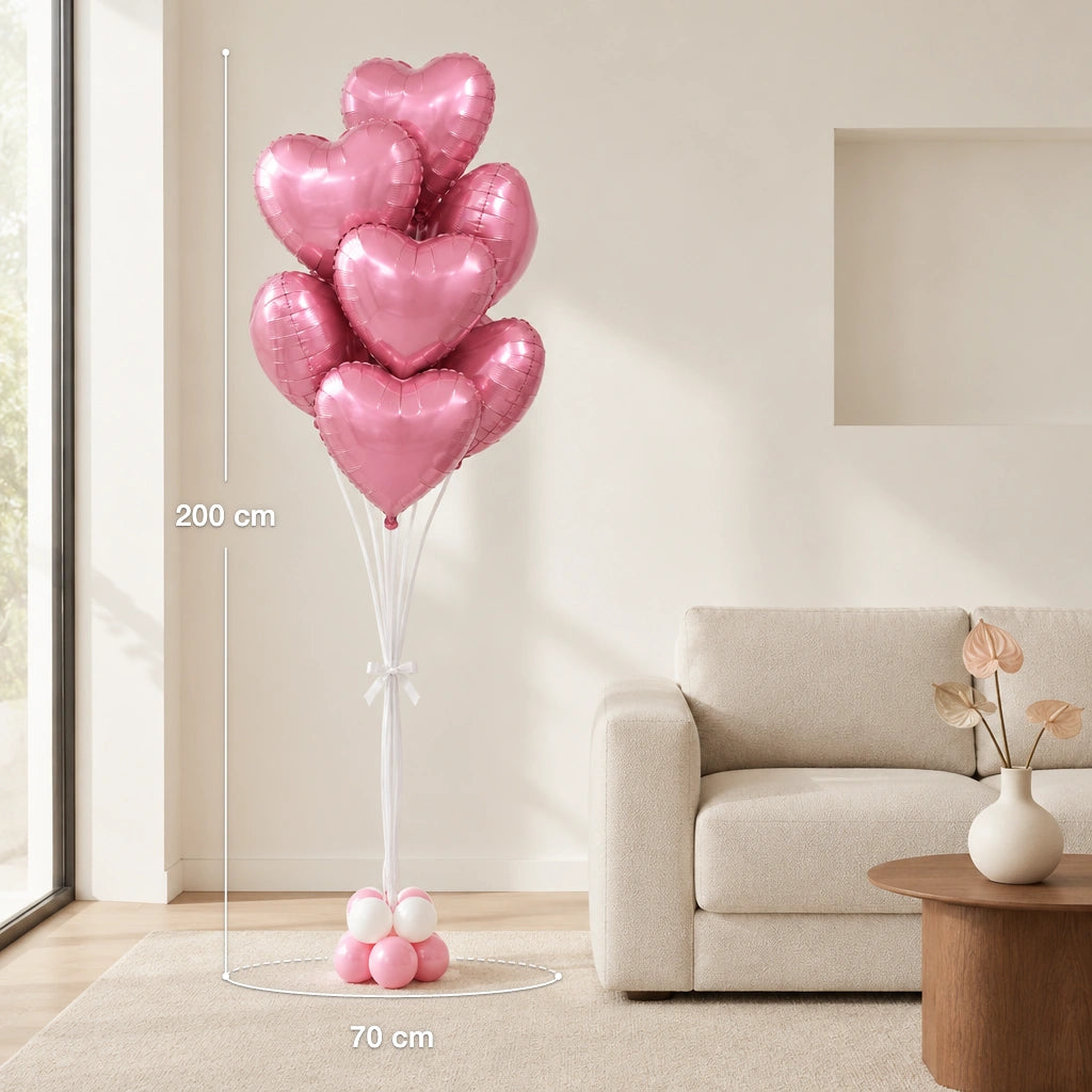 Ramo de globos de corazón rosados junto a un sofá, con medidas indicadas de 200 cm de alto y 70 cm de ancho.